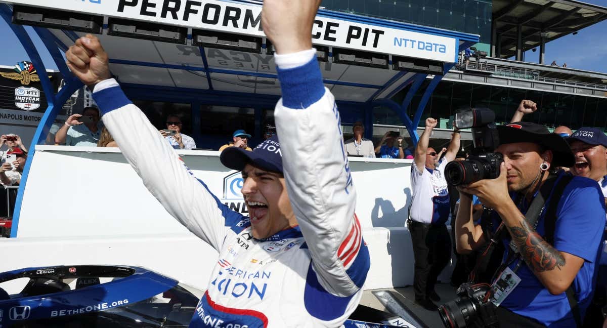 Álex Palou, tras lograr la pole position para las 500 millas de Indianápolis 2023. /Penske