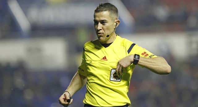 La RFEF cesa a seis árbitros VAR: Iglesias Villanueva, el de Mestalla, es uno de ellos