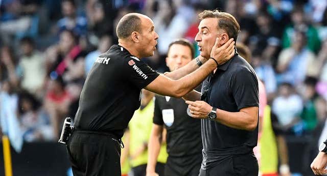 Carvalhal: “El VAR no se puede utilizar con una lupa”