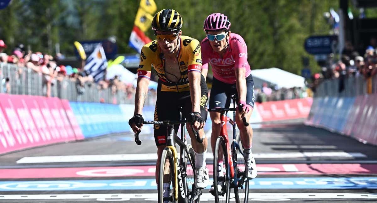 Primoz Roglic y Geraint Thomas, en la meta de Val di Zoldo.
