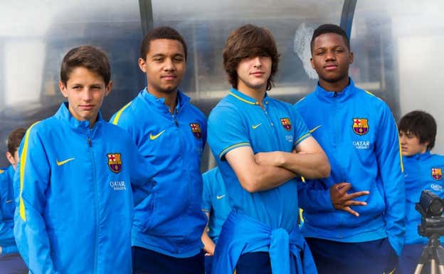 Sergi Altimira, Konrad de la Fuente, Pablo Moreno y Ansu Fati, con el FC Barcelona en la KDB Cup de 2016.  KDB CUP