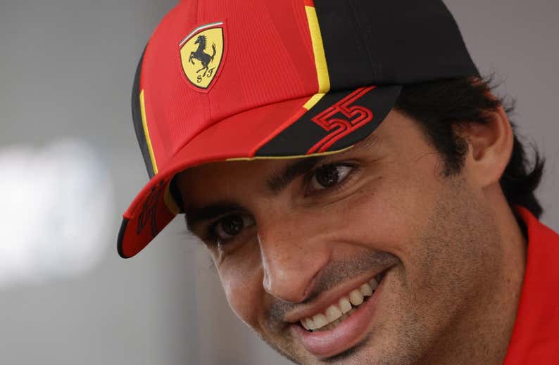 Carlos Sainz y Ferrari dan carpetazo en cuatro frases al runrún sobre Hamilton