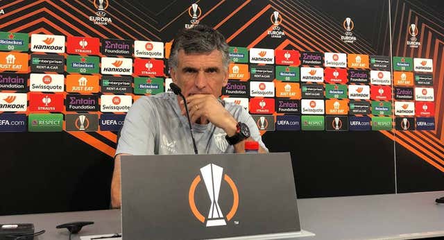 Mendilibar: «Al Sevilla se le puede dar por favorito; tenemos seis Europa League»