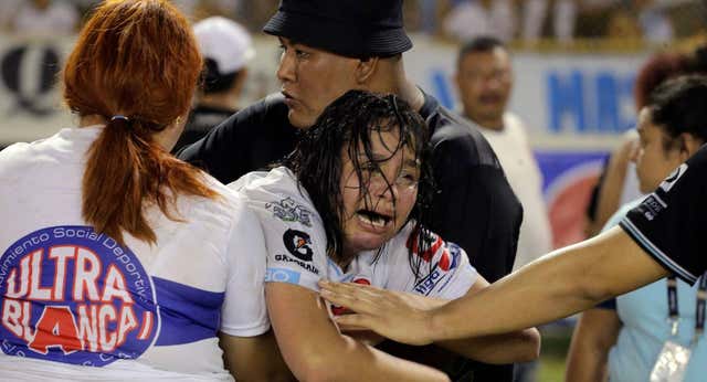 Reventa, miles de aficionados sin entrar… ¡Y sólo una puerta!: “Llevábamos tiempo coqueteando con la tragedia”