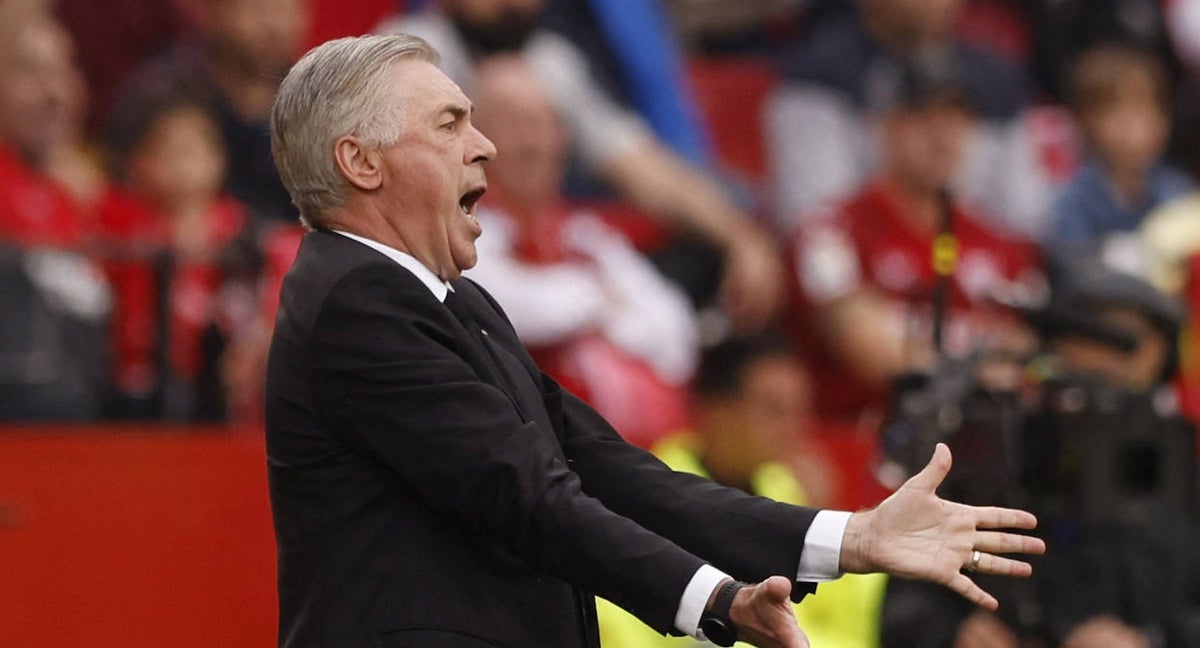 Ancelotti protesta durante el Sevilla-Real Madrid.