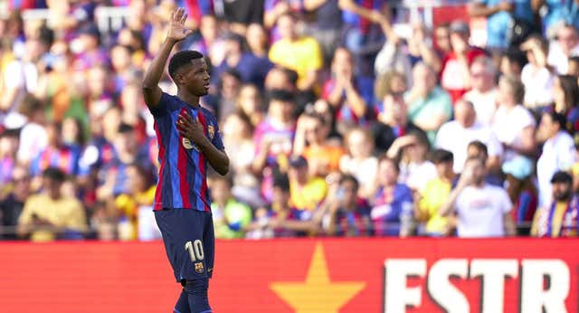 Un doblete de Ansu Fati corona la fiesta del adiós del Camp Nou