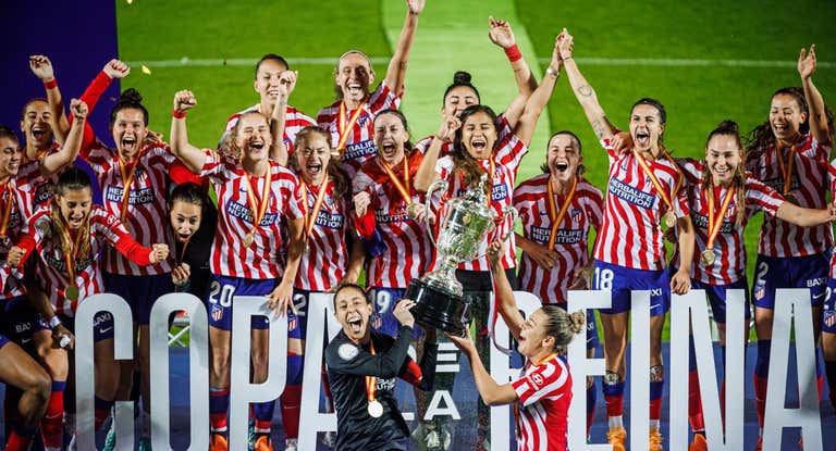 Las jugadoras del Atleti celebran la victoria.