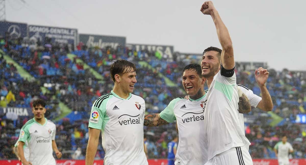 Los jugadores de Osasuna celebran un gol en el Coliseum. /EFE