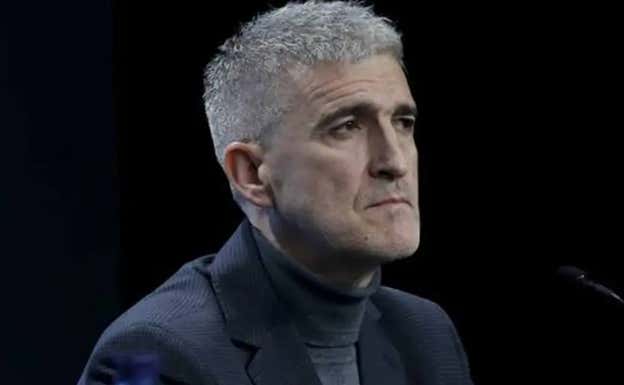 Roberto Olabe en su acto de renovación hasta 2026.  EFE