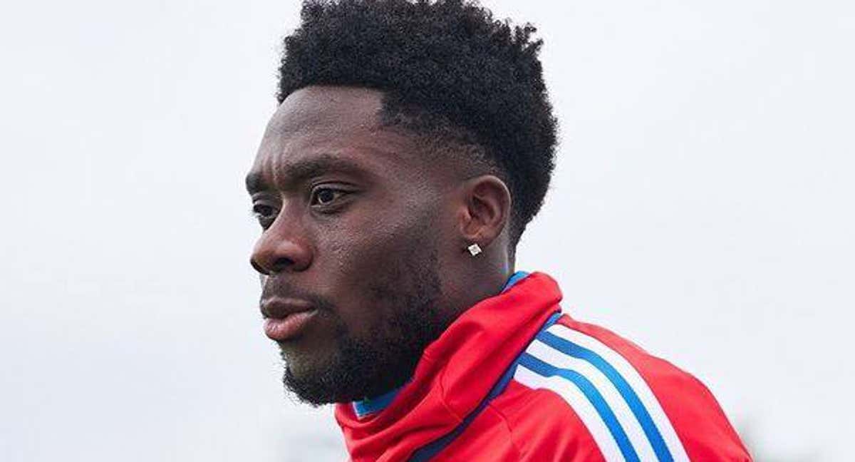 Alphonso Davies entrenando con el Bayern Múnich.