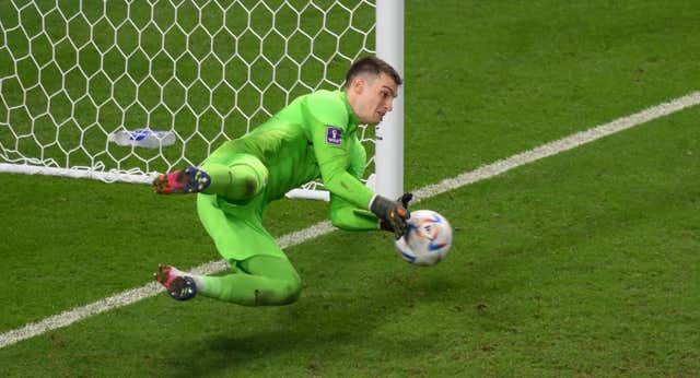 El Villarreal ata a Livakovic, uno de los mejores porteros del Mundial