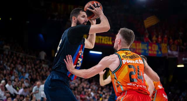 Un Mirotic de récord pone el 1-0 para el Barça en los cuartos de final