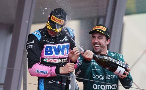 Esteban Ocon y Fernando Alonso, tras acabar el GP de Mónaco 2023 de F1.  GETTY