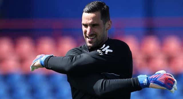 Sergio Rico se mantiene estable y sedado en la UCI dentro de la gravedad