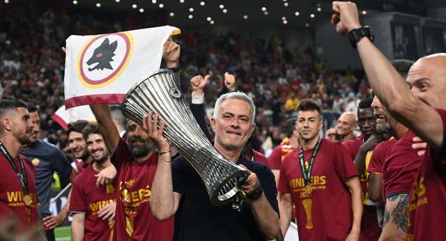 Italia quiere repetir la gesta de 1990 y ganar las tres competiciones europeas