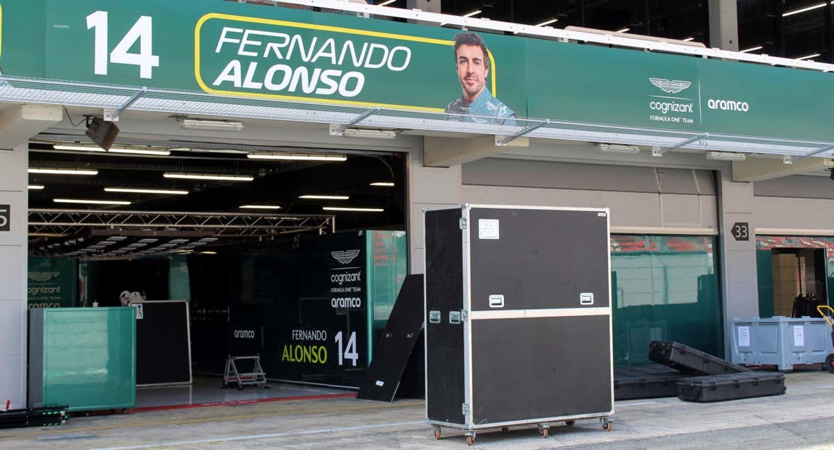 os boxes de Aston Martin y Fernando Alonso para el GP de España 2023 de F1. /Circuit de Barcelona-Catalunya