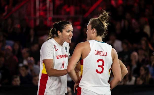 Vega Gimeno y Marta Canella, en un momento de un partido. FIBA