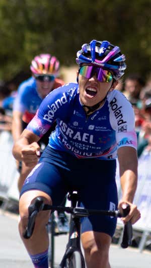 Tamara Dronova-Balabolina, ganadora de la primera etapa de la Vuelta a Andalucía femenina.  RELEVO / FRAN REYES