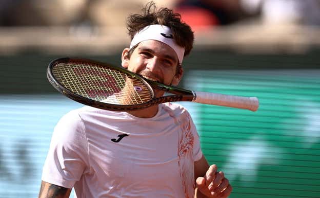 Thiago Seyboth Wild, durante su partido ante Medvedev en Roland Garros.  REUTERS