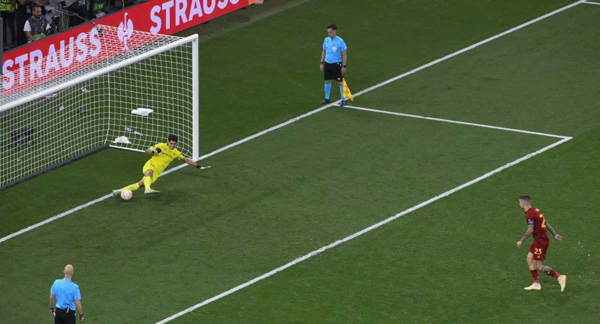 Bono fue el héroe del Sevilla en la final de Budapest./AFP