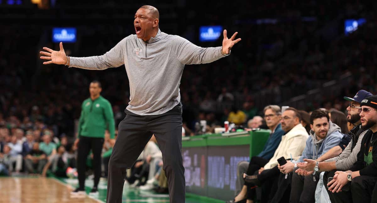 Doc Rivers dirigiendo a Philadelphia 76ers.