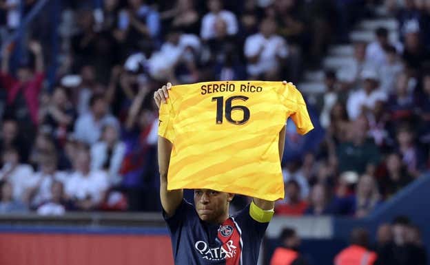 Mbappé dedicó su gol a Sergio Rico. EFE/EPA/CHRISTOPHE PETIT TESSON