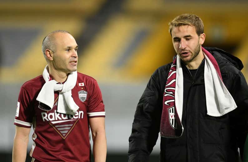 Sergi Samper: «Cuando Iniesta vino a Japón empezó a llenar los estadios»