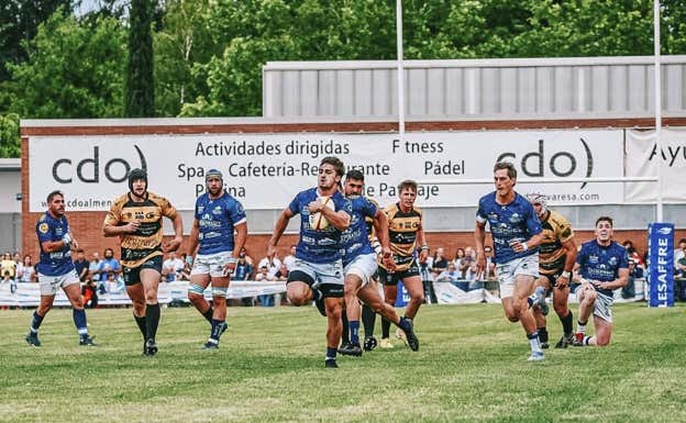 Un momento del partido entre el VRAC y el Recoletas. Efe