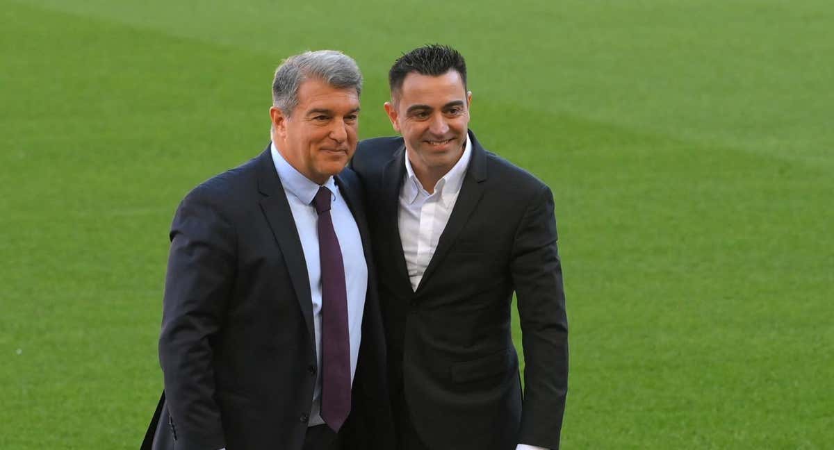 Xavi y Laporta durante un acto en el Camp Nou./AGENCIAS