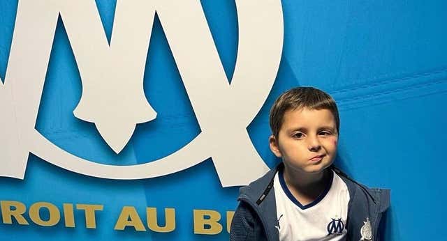 Los ultras del Ajaccio agreden a Kenzo, un niño aficionado del Marsella y con cáncer cerebral
