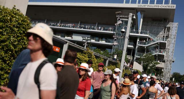 Así funciona la máquina de billetes de Roland Garros: 30 minutos de cola para comprar el souvenir estrella