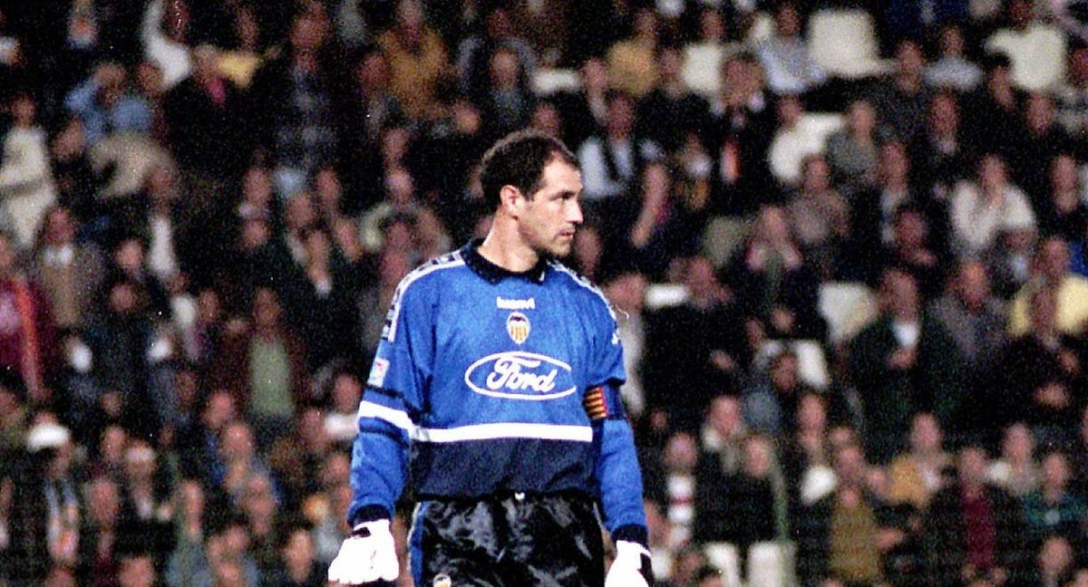 Andoni Zubizarreta, el jugador con más partidos en la Liga española en un partido con el Valencia.