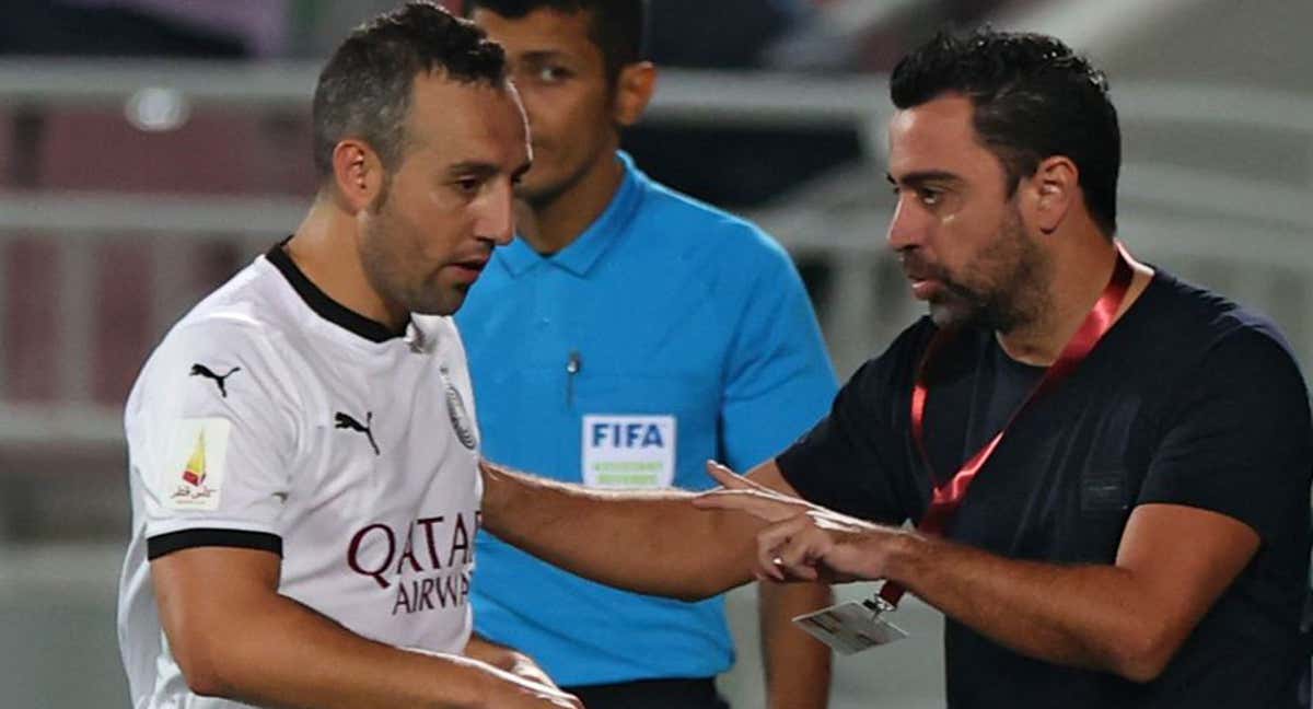 Santi Cazorla y Xavi Hernández en su paso por Catar. /AFP