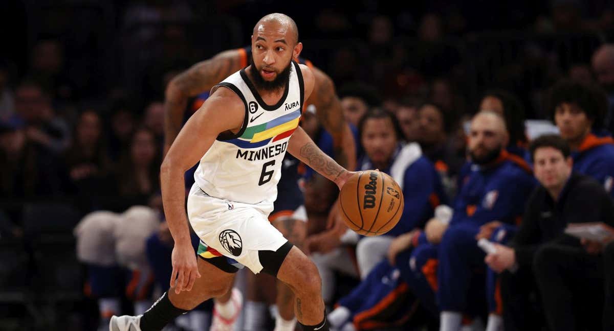 Este es el jugador más bajo de la NBA | Relevo