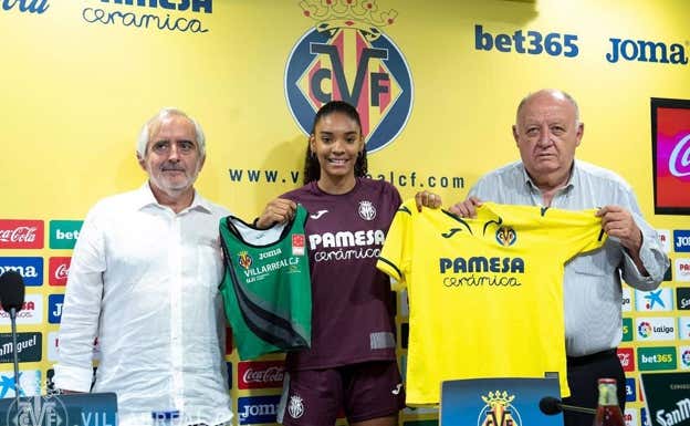 Presentación de Salma Paralluelo con el Villarreal y el Atletismo Playas. VILLARREAL CF