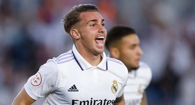 Iker Bravo ya está aquí: revolución ante sus ex para responder a los insultos y a la falta de minutos
