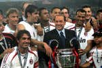 “Sua Emittenza” y su glamuroso descenso del helicóptero en Milanello