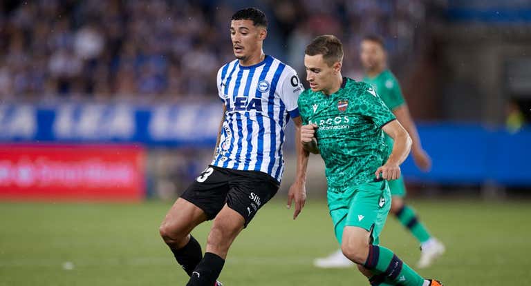 Alavés y Levante empatan sin goles en la ida de la final del playoff de la Liga Smartbank.