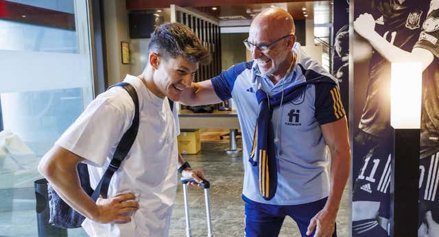 El día grande de Fran García: presentación con el Madrid… ¡y convocado con la Selección!