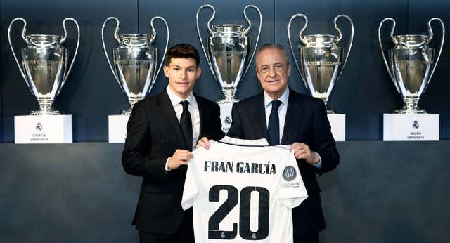 Fran García vuelve de su ‘mili’ en el Rayo apadrinado por Raúl y con recuerdo a Marcelo y Roberto Carlos