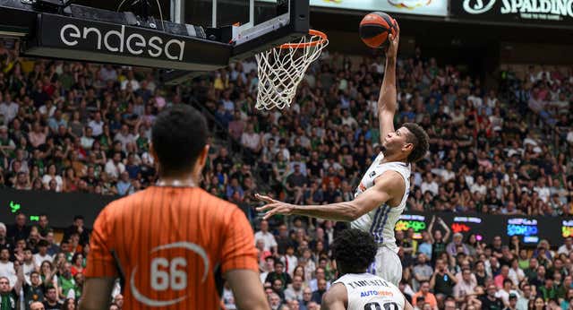 Fiesta de baloncesto y cumpleaños del Chacho para meter al Real Madrid en la final