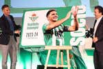 El futuro de Joaquín no pasa solo por la televisión, el Betis lo quiere en el vestuario