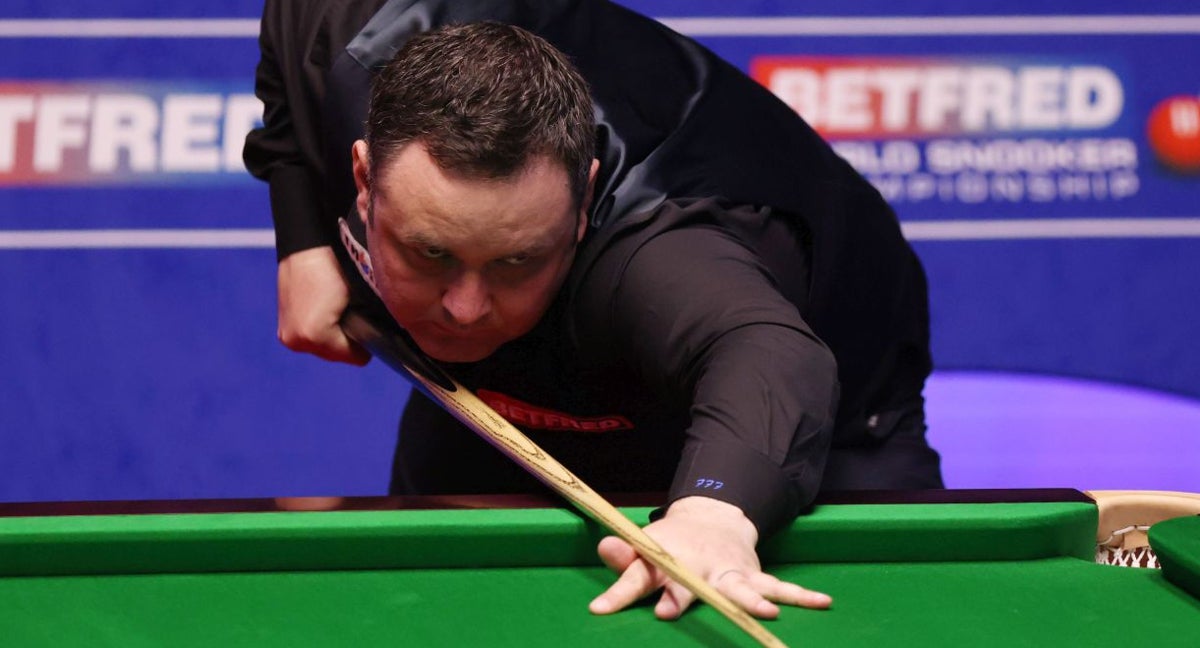 Stephen Maguire practicando Snooker.
