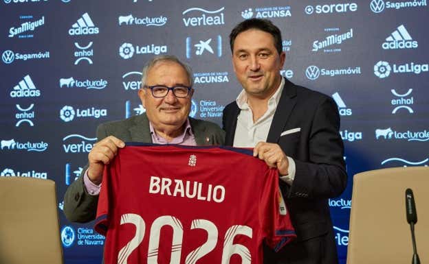 Braulio Vázquez, en el acto de su renovación con Osasuna hasta 2026. CA OSASUNA