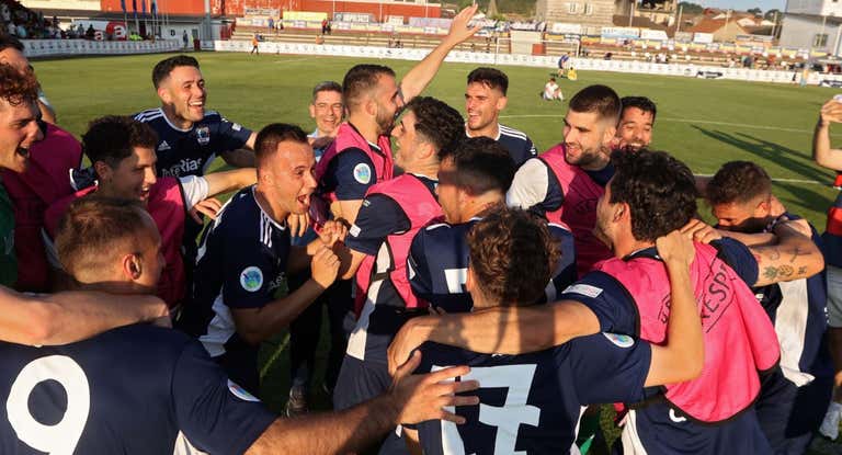 La selección gallega celebra el pase a la final.