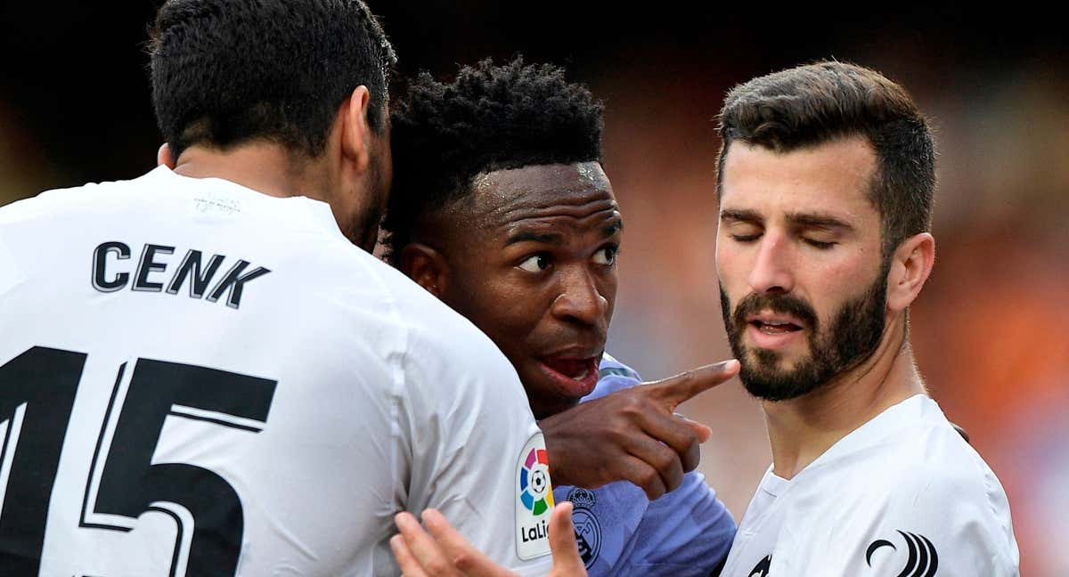 Jugadores del Valencia y Vinicius en el partido donde se dieron los insultos racistas.
