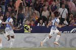 Villalibre y una mano en el 129' dan el ascenso al Alavés in extremis