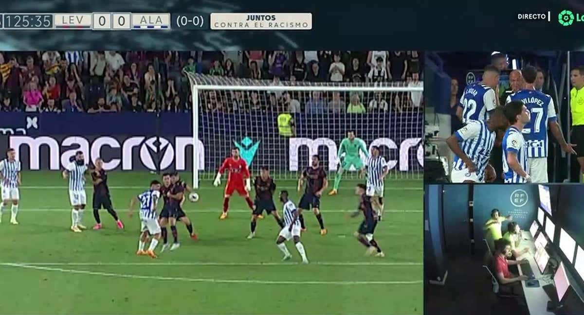 Hay penaltis en el levante alaves