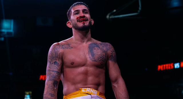 Pettis frustra el plan histórico de Patricio Pitbull en Bellator 297