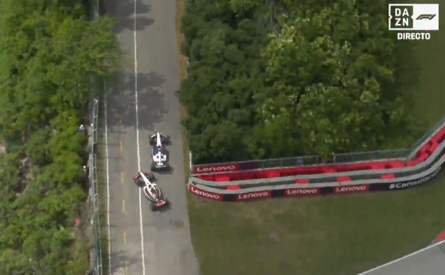 Nyck de Vries y Kevin Magnussen, en la escapatoria de la curva 3, en el GP de Canadá 2023.  DAZN F1